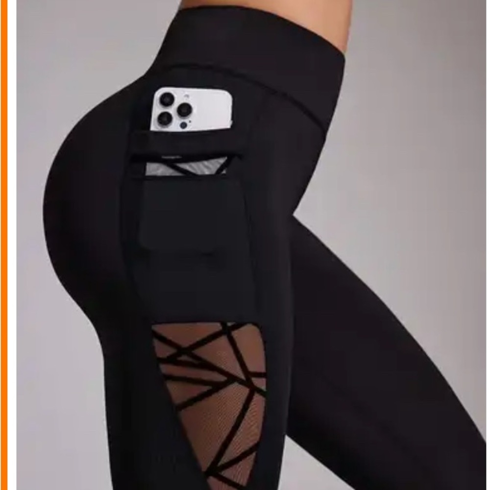 High-Waist Black Mesh Pocket Leggings